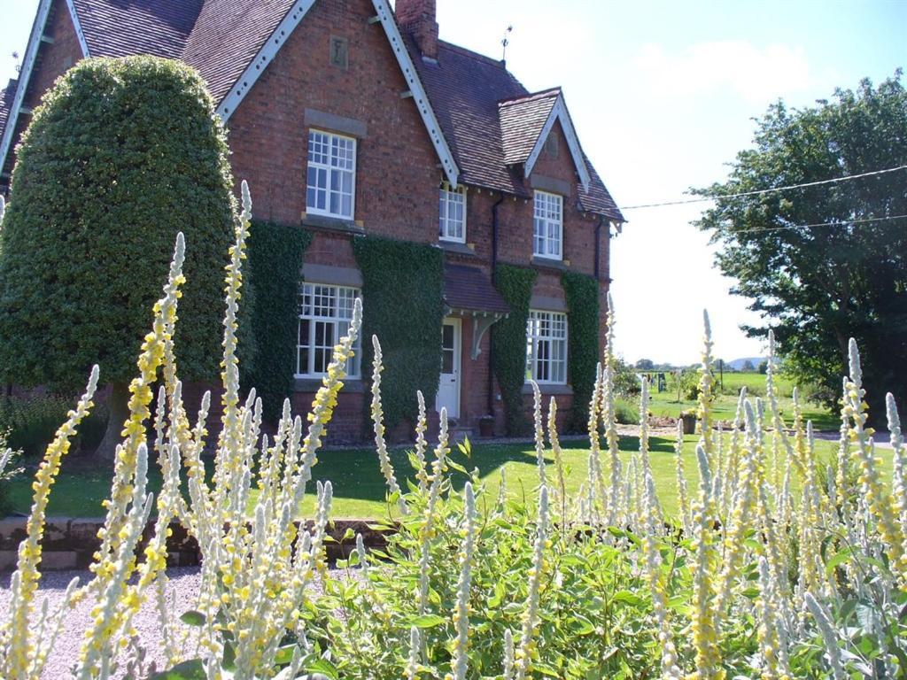 New Hall Farm Ellesmere Port Exterior foto
